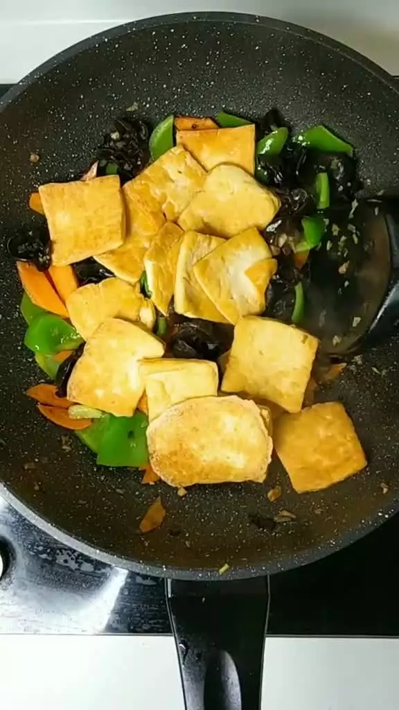美味家常豆腐,滑溜軟嫩豆香味美,咬一口滿嘴香,缺鮮蔬它來替!