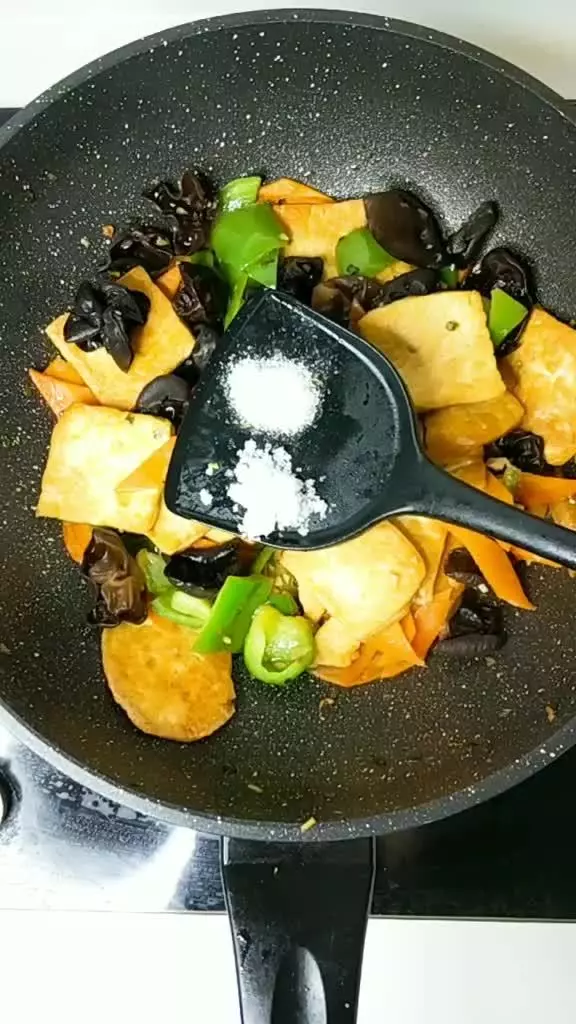 美味家常豆腐,滑溜軟嫩豆香味美,咬一口滿嘴香,缺鮮蔬它來替!