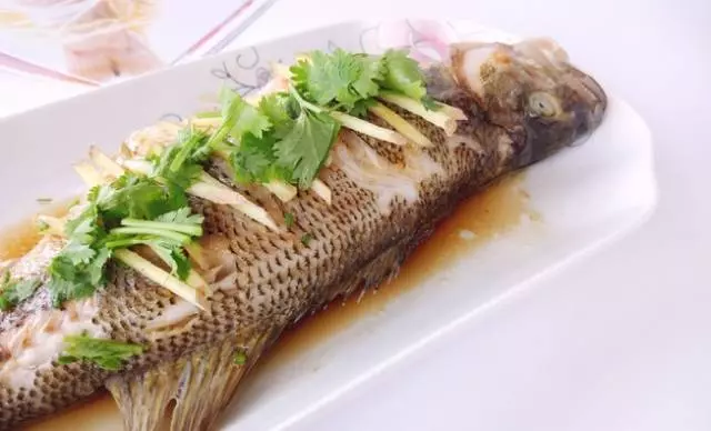 燉魚湯總有一股土腥味?只需這一招,腥味輕鬆去除!
