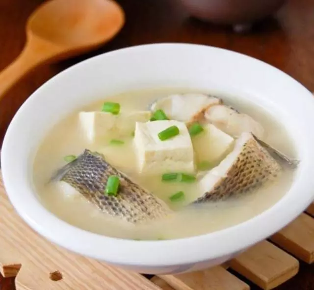 燉魚湯總有一股土腥味?只需這一招,腥味輕鬆去除!