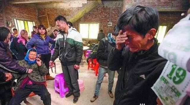 婚禮當天老公意外去世,準備回家時卻聽到公婆一話,我決定不走了