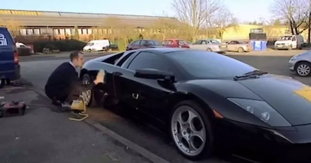 世界上最會洗車的人一次要價24萬,想請他洗車,請先排半年!