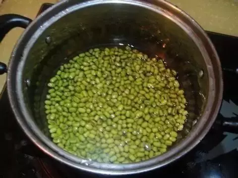 炒菜到底要不要加水？30年老廚師告訴你這裡面的秘訣，值得收藏！