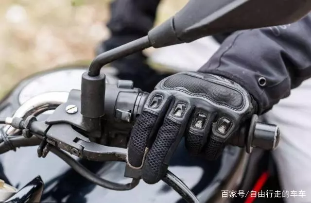 摩托車加熱手把實用嗎?老騎手分析這三點,實不實用你一看便知