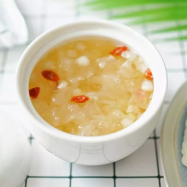 45歲女人不想老太快,一定要常吃這7種食物,美容養顏氣色好