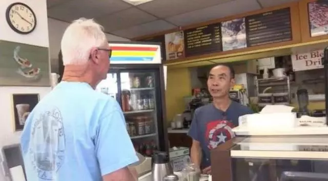 老人62歲還在賣甜甜圈,老伴患上腦動脈瘤更令人心酸