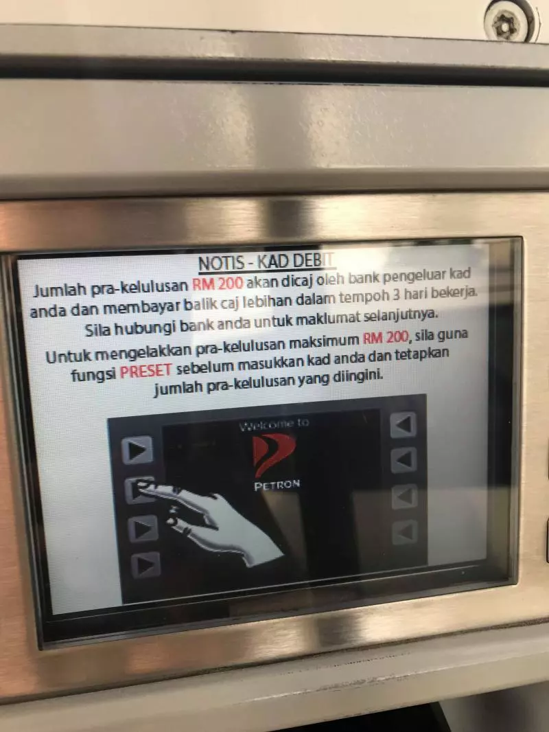 為什麼油站刷卡打油, 無端端會被扣RM200? 銀行告訴你, 原來這筆錢是用來… 很多人卻不知道!!