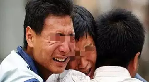 48歲高齡產婦生下男寶,時隔四日再次進產房,老公癱在地上