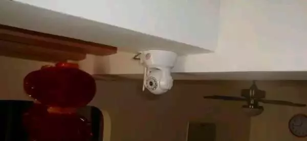 月子裡妻子十包衛生巾都不夠用,丈夫起疑查看監控,親手抓走母親