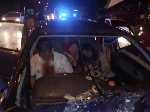 居林16日訊, 轎車撞休旅車 商人斃命 妻重傷!