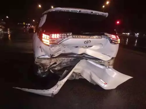 居林16日訊, 轎車撞休旅車 商人斃命 妻重傷!