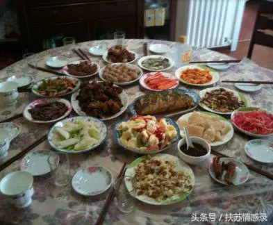 小三挺大肚上門逼離婚,俺大魚大肉招待,她剛吃一口,就落荒而逃