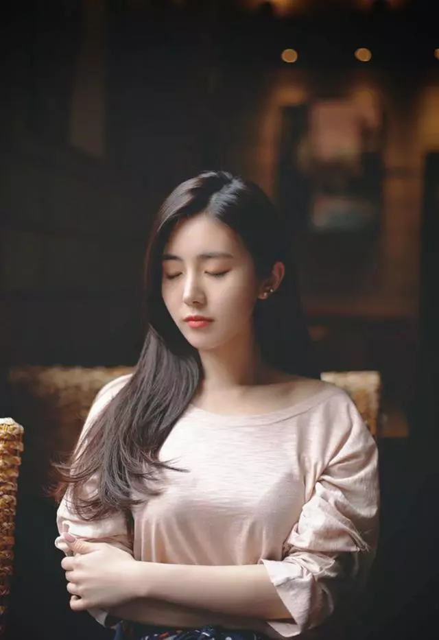 我生了一個女兒,婆婆拿5萬塊錢來看我,我卻沒讓她們進門