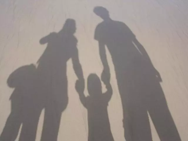 為何父母越不愛的子女越孝順,越偏袒的子女越不孝?