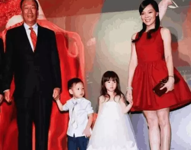 榜上唯一女星!林志玲榮登富比世「亞洲慈善英雄榜」 明細曝光「3年就捐出天價善款」愛心滿滿