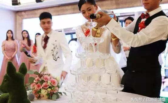 小姑子結婚,我送800紅包,婚宴上聽到對話,我決定和丈夫離婚