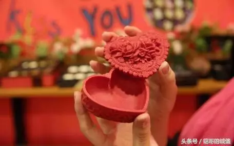 小姑子結婚,我送800紅包,婚宴上聽到對話,我決定和丈夫離婚