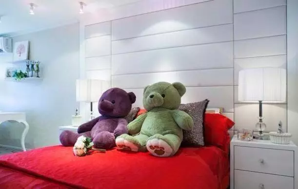 結婚給岳母2萬彩禮,結婚三年商量買房,聽到對話,我如墜冰窖