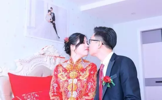 我月薪一萬,每月給婆婆兩千,回家聽到小姑子兩聲冷笑,我愣住了