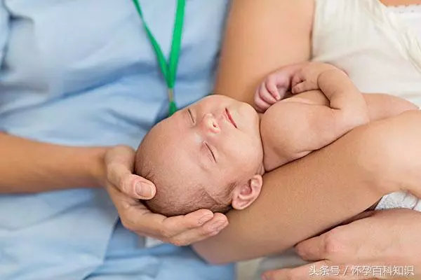90%新生兒媽媽都不會正確抱嬰兒,跟林志穎學學吧!