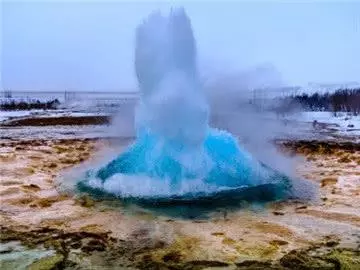 它正在向人類逼近!美國地面出現裂縫,地下「波濤涌動」!