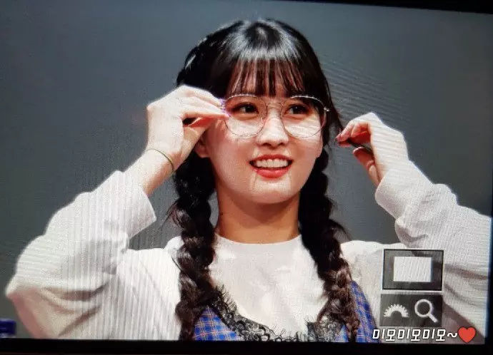 [TWICE][分享]181117 甜美值高達百分之兩百TWICE下午出席迷你6輯首場簽名會