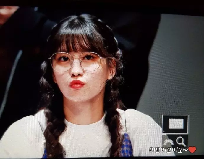 [TWICE][分享]181117 甜美值高達百分之兩百TWICE下午出席迷你6輯首場簽名會