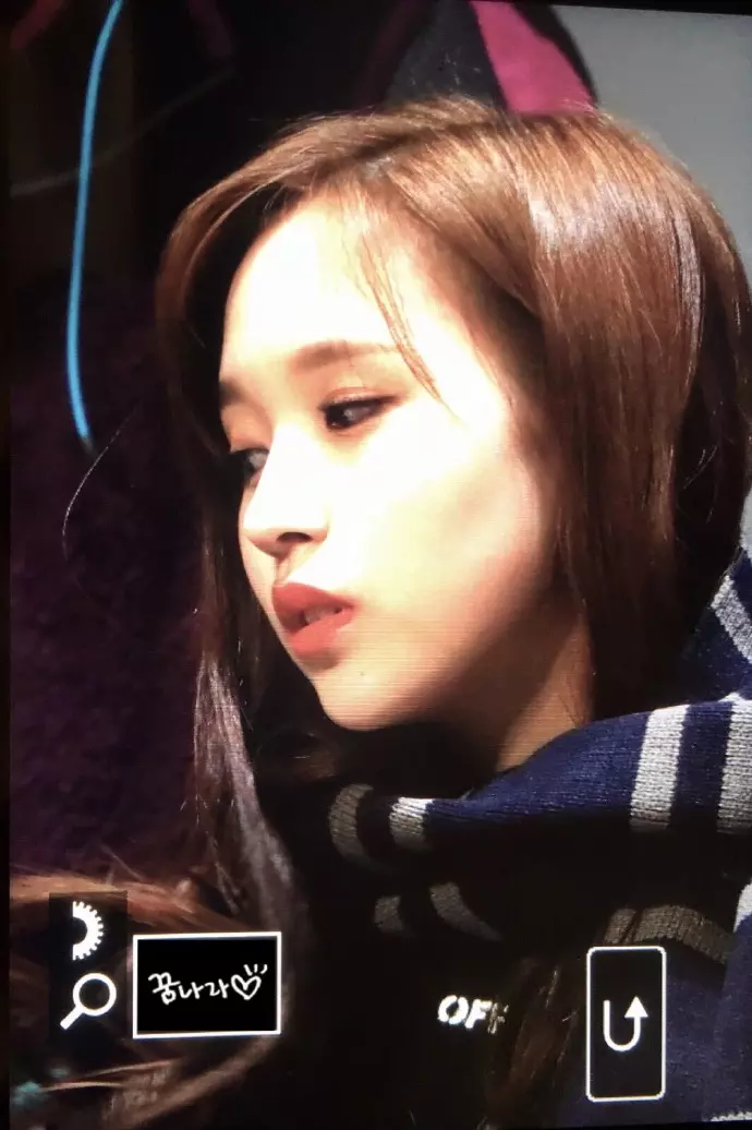 [TWICE][分享]181117 甜美值高達百分之兩百TWICE下午出席迷你6輯首場簽名會