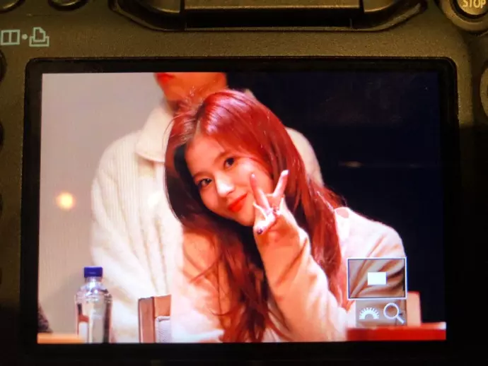 [TWICE][分享]181117 甜美值高達百分之兩百TWICE下午出席迷你6輯首場簽名會