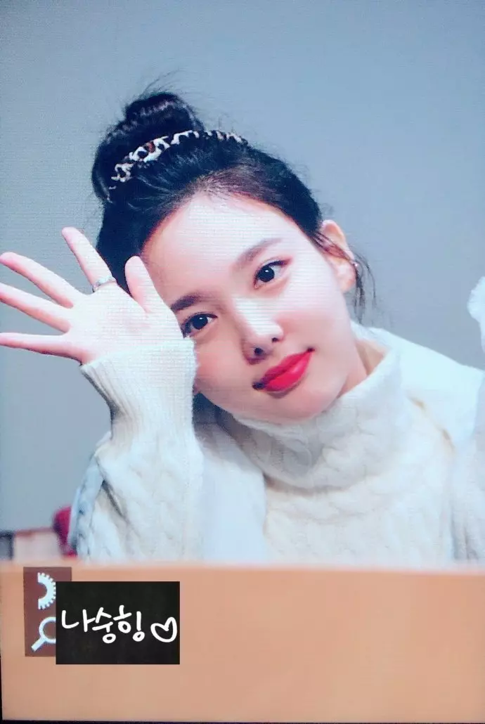 [TWICE][分享]181117 甜美值高達百分之兩百TWICE下午出席迷你6輯首場簽名會