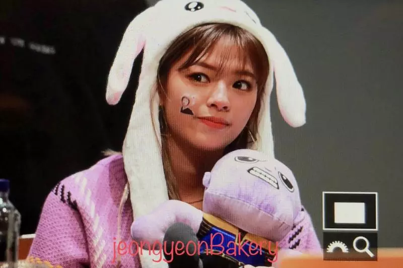 [TWICE][分享]181117 甜美值高達百分之兩百TWICE下午出席迷你6輯首場簽名會