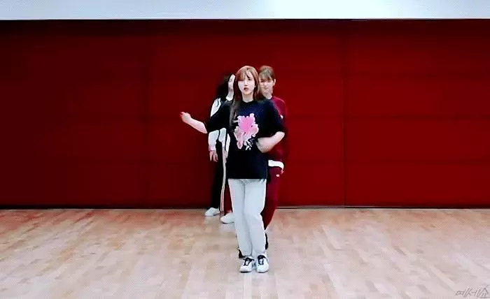 [TWICE][分享]181117 甜美值高達百分之兩百TWICE下午出席迷你6輯首場簽名會