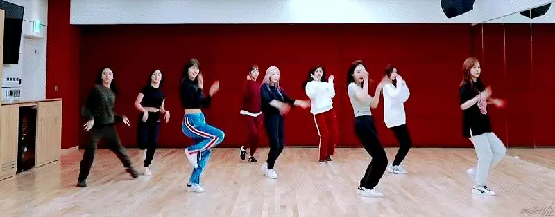 [TWICE][分享]181117 甜美值高達百分之兩百TWICE下午出席迷你6輯首場簽名會