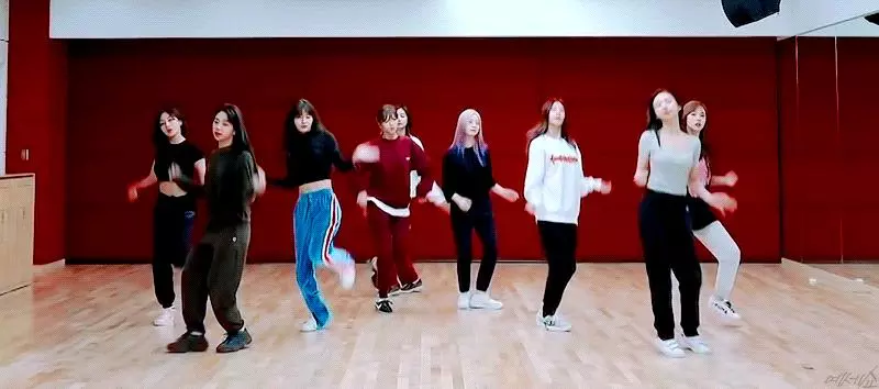 [TWICE][分享]181117 甜美值高達百分之兩百TWICE下午出席迷你6輯首場簽名會
