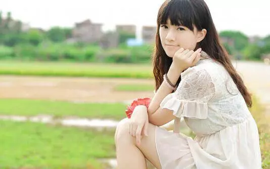 我生病住院婆婆照顧7天7夜,出院後5歲女兒說句話,我笑著提離婚
