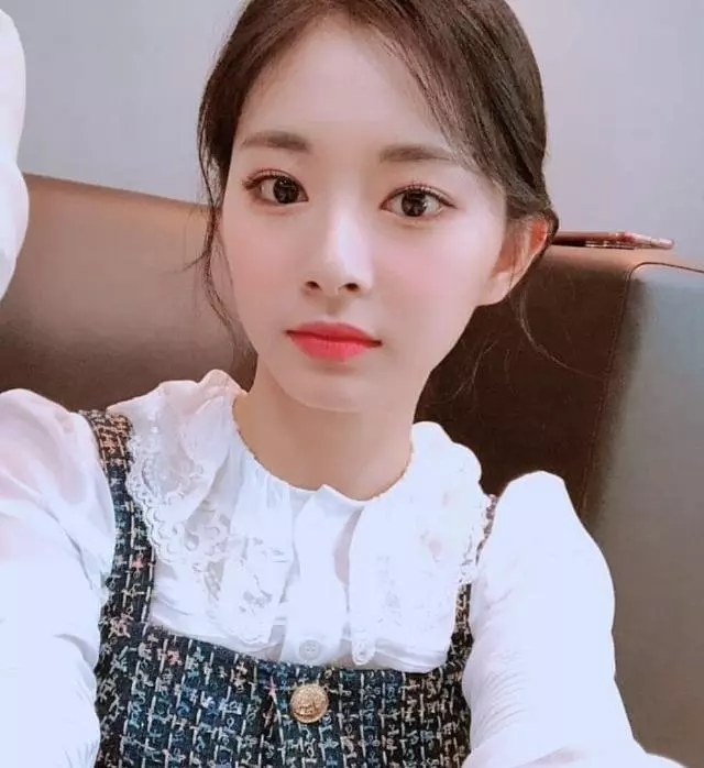 TWICE新歌奪冠!周子瑜進JYP六周年!與大家親吻臉頰,變大花貓!