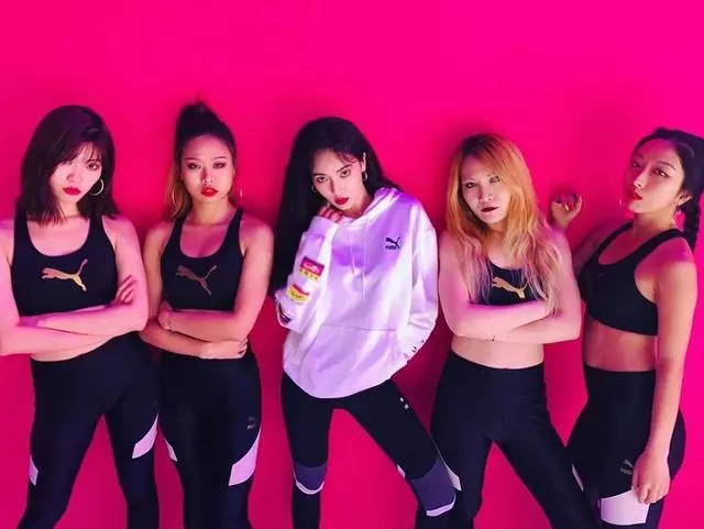 EXO再奪一位!TWICE展示毛線帽溫暖冬日 泫雅疑似回歸準備?