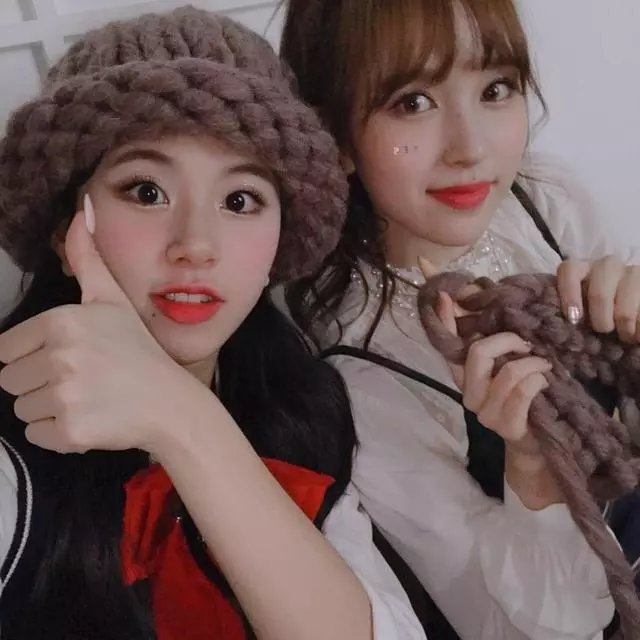 EXO再奪一位!TWICE展示毛線帽溫暖冬日 泫雅疑似回歸準備?
