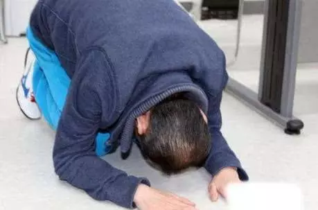 孕妻一天網購8萬,丈夫狠踹妻子,妻子拿出購物單,丈夫長跪不起