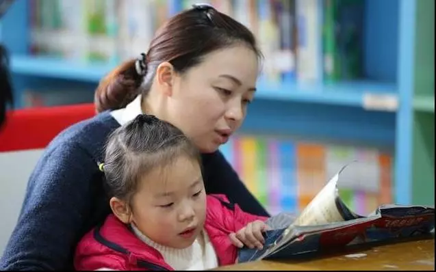 你越吼孩子越差勁,孩子越來越不把你的話當回事!教育專家:父母記住三個原則,教育效果翻倍!