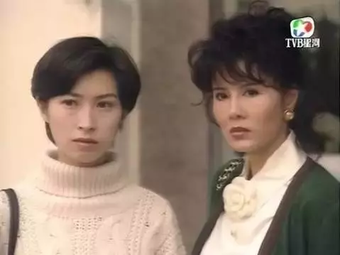 身為最美港姐，她卻嫁給窮小子，放棄事業助他成影帝，結婚18年不生子，依然恩愛無比！