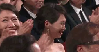 身為最美港姐，她卻嫁給窮小子，放棄事業助他成影帝，結婚18年不生子，依然恩愛無比！