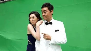 身為最美港姐，她卻嫁給窮小子，放棄事業助他成影帝，結婚18年不生子，依然恩愛無比！