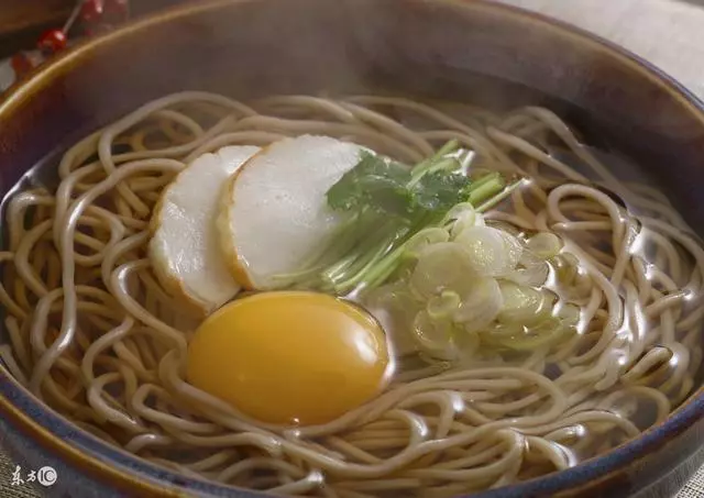 兒子千里飛回看病重父親,父親無意中聽到兒子兒媳對話服農藥去世!!
