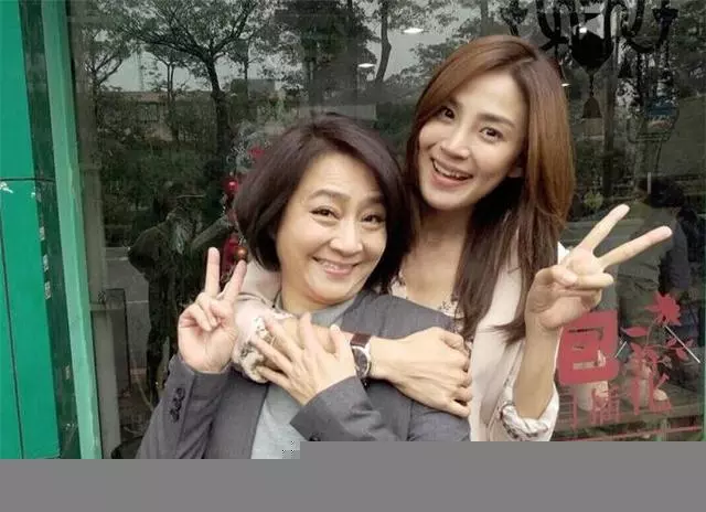 本土藝人楊麗音,為家人毅然放棄事業,女兒和媽媽一樣美麗,如今形象大變樣卻更幸福