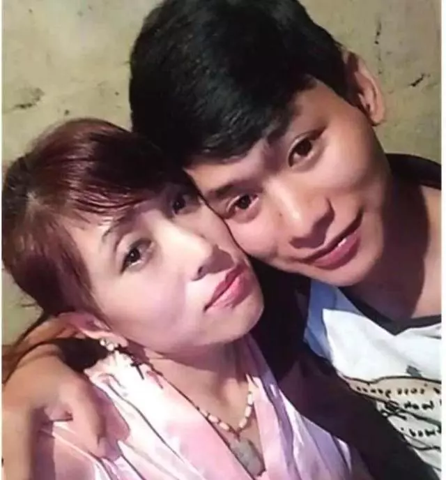 22歲小伙愛上49歲大姐,相愛一年,婚後生活讓大姐受不了!