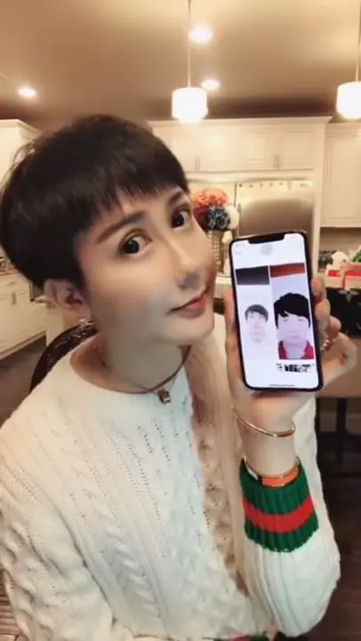 沉寂2年首現身!蛇精男拍片駁斥整形 下一秒「被桌子神秘波動出賣」網友全歪樓:不打自招