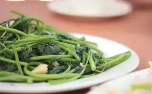 番薯葉能保護血管、清潔腸道、防貧血,改善便秘!但是不能這樣吃,趕快告訴家人~