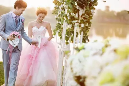 小舅子結婚, 姐夫送三千紅包, 看到家族群的聊天, 他想離婚了