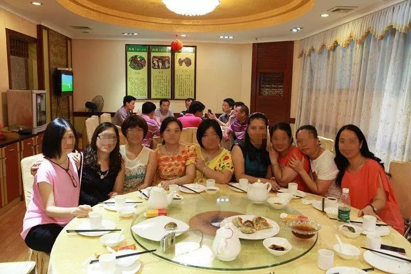 同學聚會,前妻變成大胖子被嘲笑,結帳時大家被她嚇得屁滾尿流